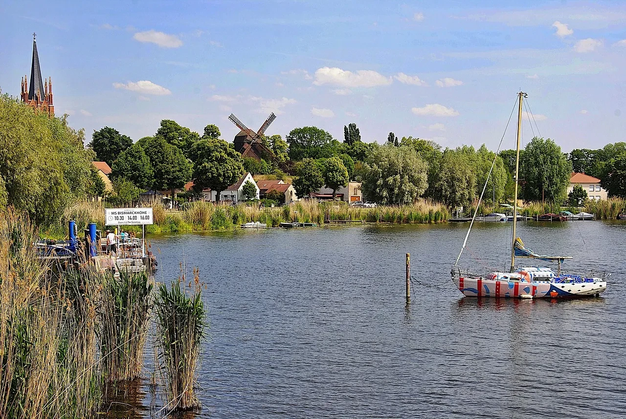 Brandenburg an der Havel, eine kreisfreie Stadt im Land Brandenburg, beherbergt 73.609 Einwohner (Stand: 31. Dezember 2022) und ist somit die drittgrößte Stadt des Landes