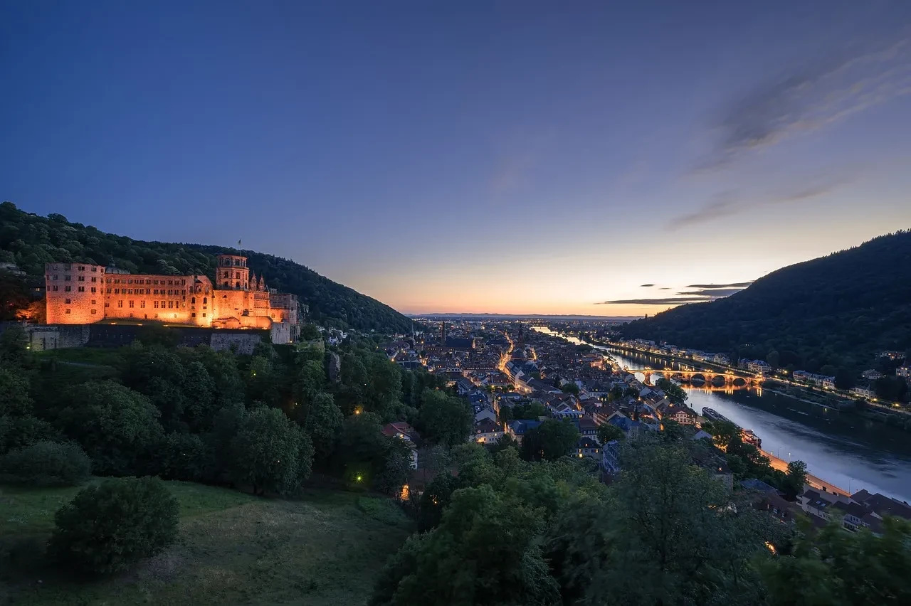 Heidelberg ist eine Stadt am Neckar im Südwesten Deutschlands. 